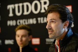 Fabian Cancellara (au premier plan) veut faire de Tudor l'une des meilleures équipes du peloton. KEYSTONE/JEAN-CHRISTOPHE BOTT